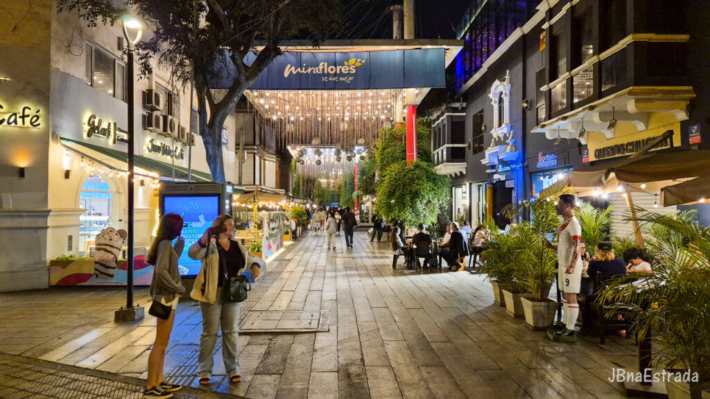 Peru - Lima - Miraflores - Boulevard San Ramon