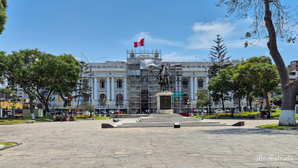 Peru - Lima - Plaza Simon Bolivar