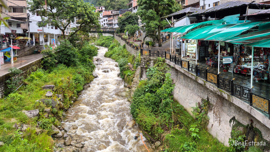 Peru - Aguas Calientes - Rio Urubamba (Aguas Calientes)