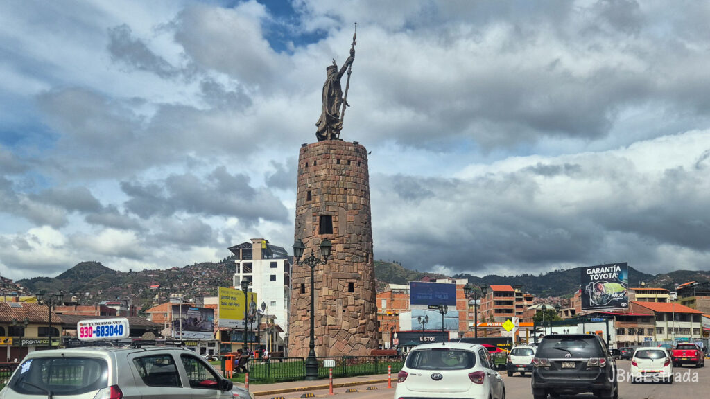 Peru - Cusco - Monumento ao Inca Pachacutec