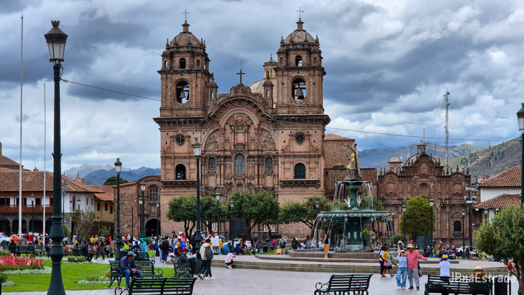 Peru - Cusco - Plaza de Armas - Iglesia de la Compania de Jesus