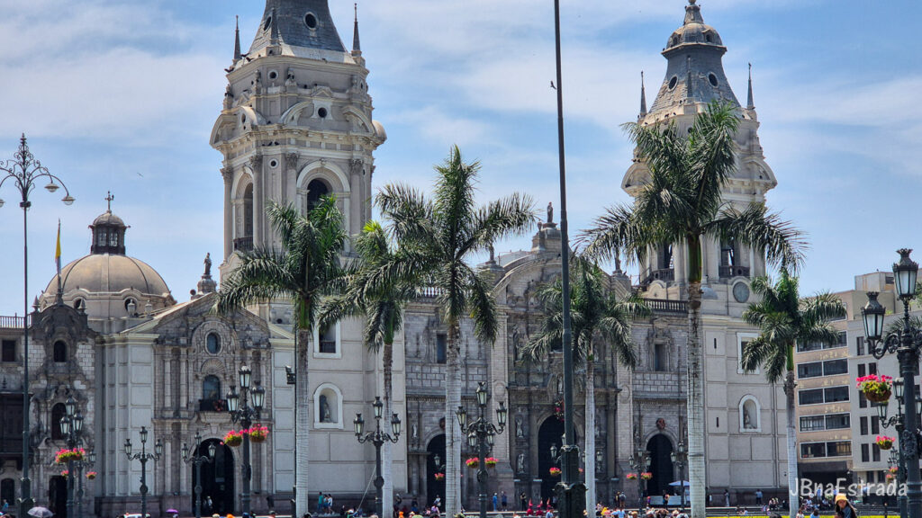 Peru - Lima - Plaza de Armas - Basilica Catedral de Lima