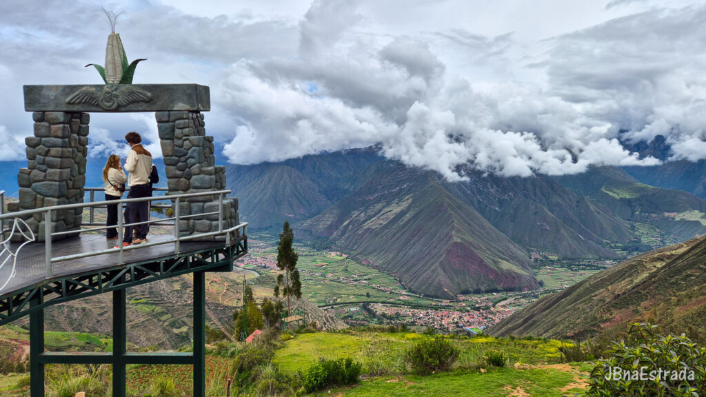 Peru - Urubamba - Huayllabamba - Mirador Racchi (ida para Aguas Calientes)