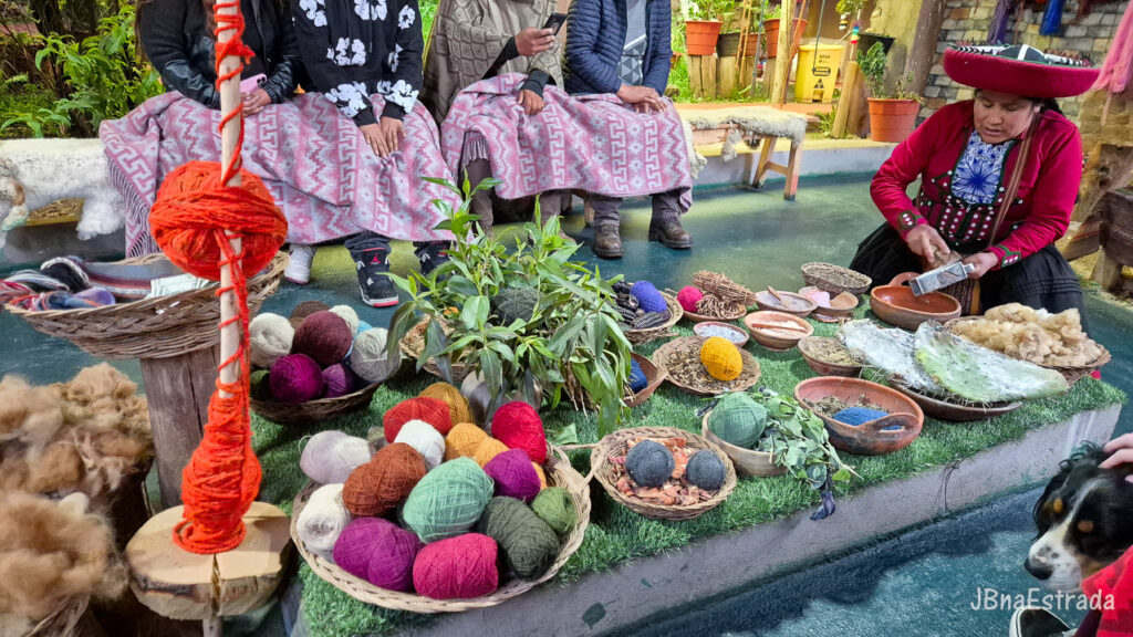 Peru - Vale Sagrado dos Incas - Chinchero - Mercado de Artesanias