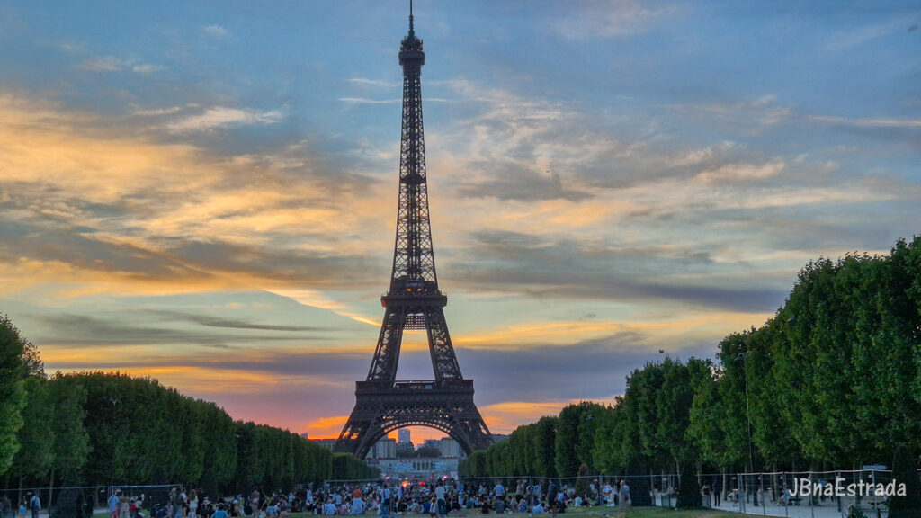 Franca - Paris - Champ de Mars