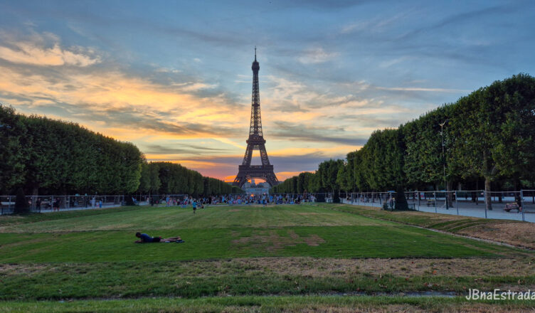 Franca - Paris - Champ de Mars