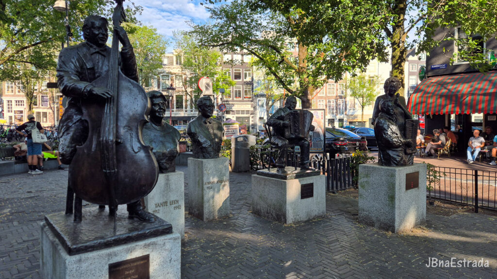 Holanda - Amsterdam - Jordaan - Johnny Jordaan Plein