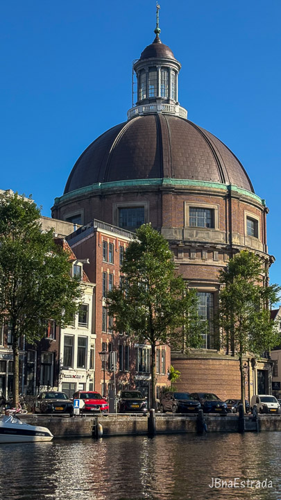 Holanda - Amsterdam - Navegação pelos canais - Igreja Luterana Redonda