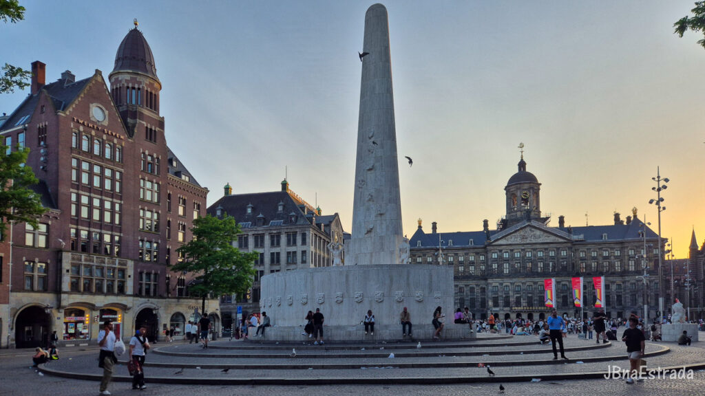 Holanda - Amsterdam - Praça Dam - Monumento aos Mortos da Segunda Guerra