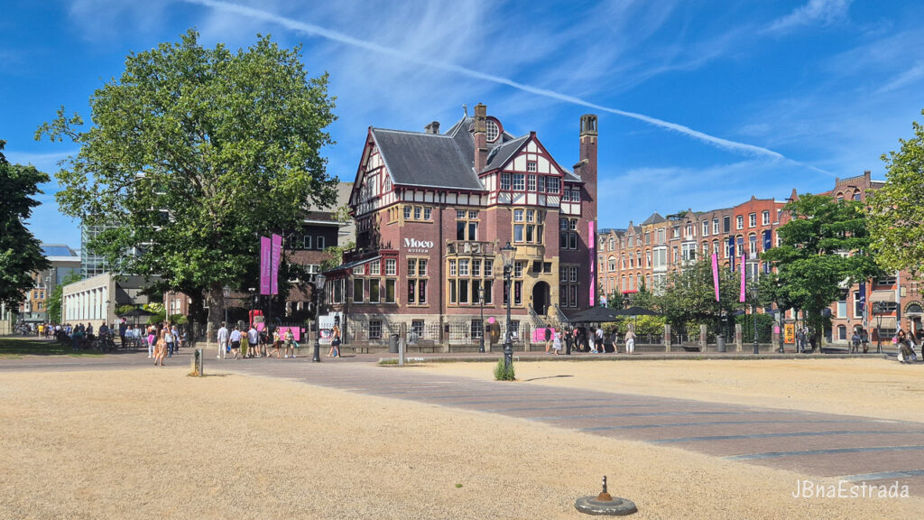 Holanda - Amsterdam - Praça dos Museus - Moco Museum