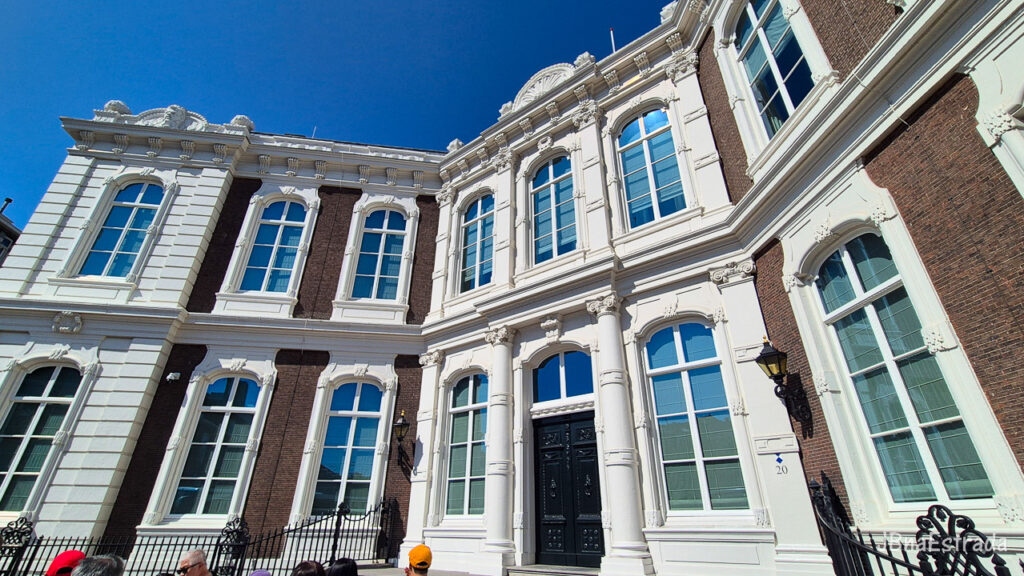 Holanda - Haia - Kneuterdijk Palace