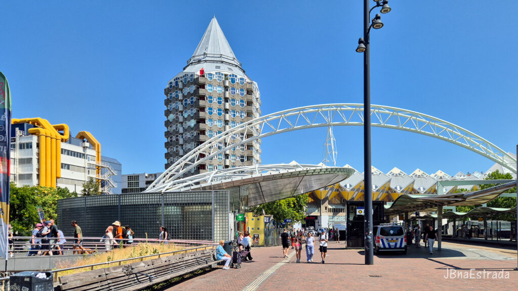 Holanda - Rotterdam - Praça Binnenrotte
