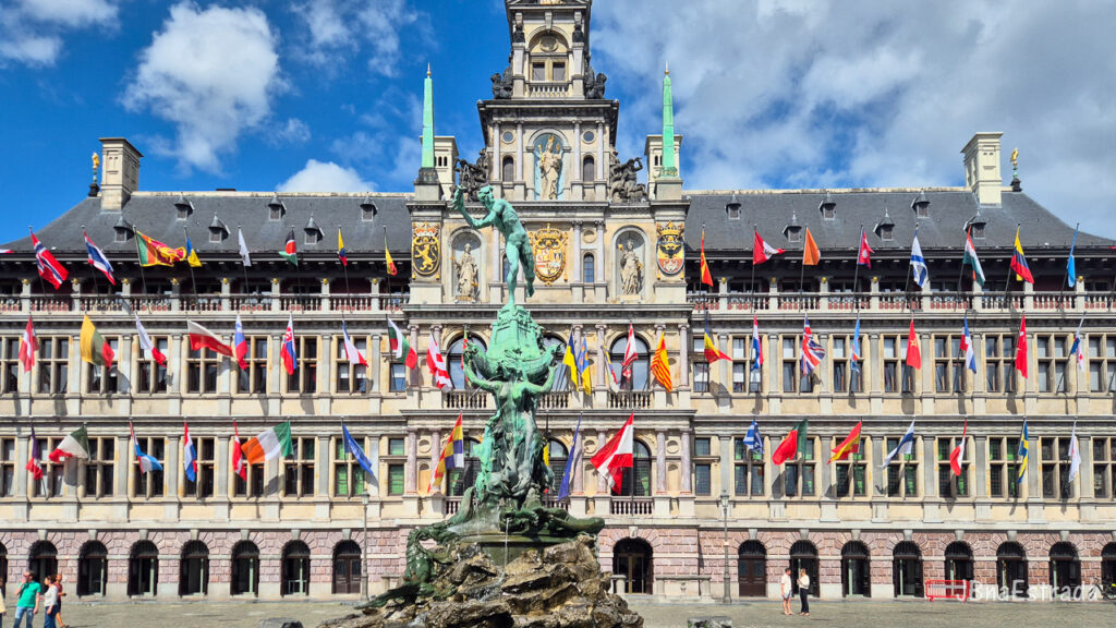 Bélgica - Antuérpia - Grote Markt - Prefeitura e Fonte Brabo