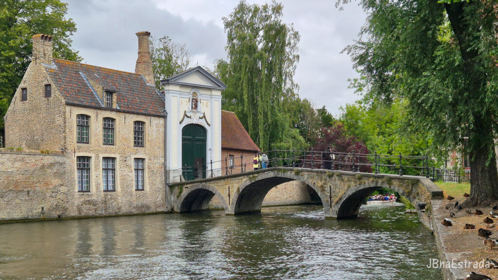 Bélgica - Bruges - Begijnhofpark - Begijnhof e Ponte Begijnhof