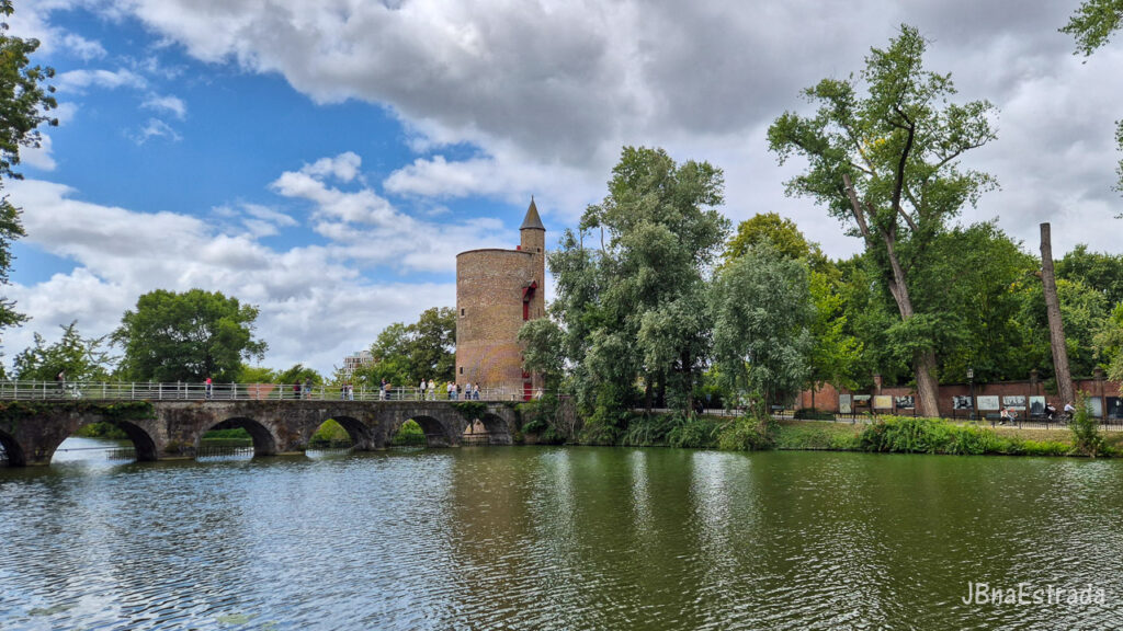 Bélgica - Bruges - Minnewater Park - Lago do Amor, Ponte dos Amantes e Torre de Pólvora
