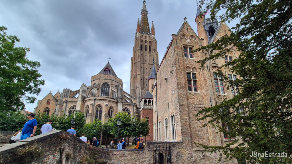 Bélgica - Bruges - Ponte Bonifácio e Igreja de Nossa Senhora